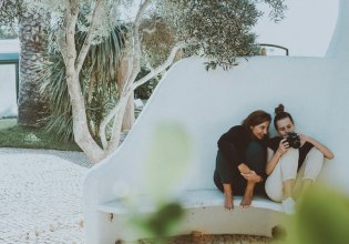 Τεράστια αλήθεια: Γιατί όσο μεγαλώνουμε νιώθουμε πιο μόνοι;