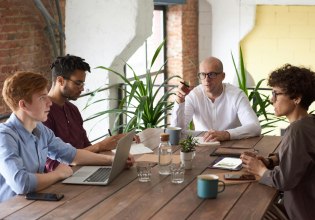 Εργασία: Μύθος ότι η Gen Z αποτυγχάνει – Στους εργοδότες είναι το πρόβλημα