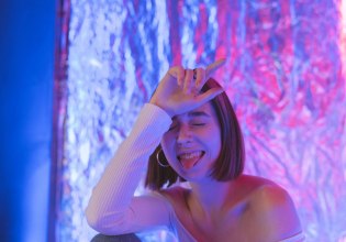 «Οι ιστορικοί θα παρακάμψουν τη γενιά μας»: Γιατί η Gen Z επιλέγει ενεργά την γελοιότητα