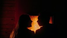 Μια αγάπη για τον χειμώνα; Γιατί αναζητάμε τον έρωτα όταν έρχεται το κρύο