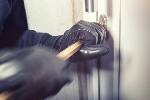 Θεσσαλονίκη: Στο νοσοκομείο διαρρήκτες που έπεσαν από ύψος 6 μέτρων επιχειρώντας να διαφύγουν από το μπαλκόνι