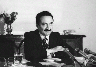 Μπουλέντ Ετσεβίτ: Η ακαμψία των Ελλήνων, η απελπισία των καταστάσεων