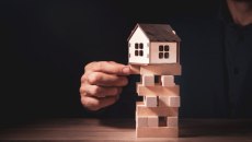 Οι millennials «κλειδωμένοι» εκτός πρώτης κατοικίας – «Απλά δεν είναι εφικτό»