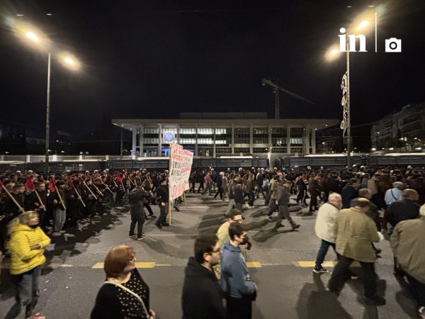 Live η συγκέντρωση για το Πολυτεχνείο: Ζωντανό το μήνυμα της εξέγερσης 52 χρόνια μετά – Στην πρεσβεία των ΗΠΑ η πορεία