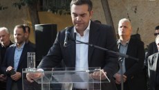 Τσίπρας σε κηδεία Φλαμπουράρη: Ήταν η φωνή της σύνεσης και της λογικής όταν επιχειρούσαμε την έφοδο στον ουρανό