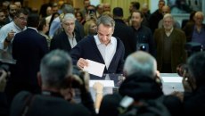 Ψήφισε στα Κάτω Πετράλωνα για τις εσωκομματικές εκλογές της ΝΔ ο Μητσοτάκης