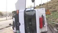 Τροχαίο στο Κερατσίνι: Ανατράπηκε φορτηγό στη Λεωφόρο Σχιστού – Νεκρή μία γυναίκα