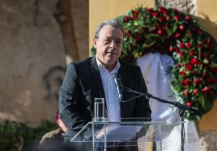 Φάμελλος: Ολόκληρος ο επικήδειος στη κηδεία Φλαμπουράρη – «Από προχτές είμαστε πιο φτωχοί»