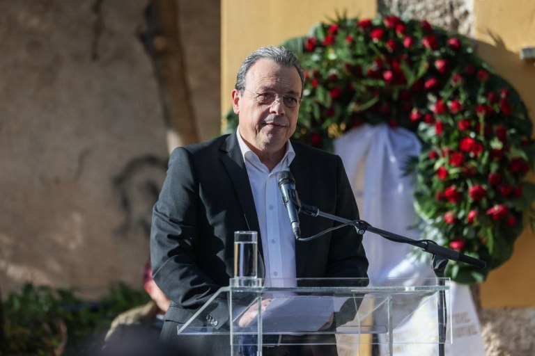 Φάμελλος: Ολόκληρος ο επικήδειος στη κηδεία Φλαμπουράρη – «Από προχτές είμαστε πιο φτωχοί»