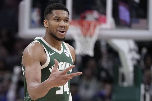 Αντετοκούνμπο: «Η καλύτερη ομάδα της Euroleague και του NBA θα μπορούσαν να παίξουν το καλοκαίρι» (vid)