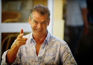 Ο Πιρς Μπρόσναν συμφιλιώνεται με τον αποξενωμένο γιο του Κρίστοφερ, 20 χρόνια μετά την απομάκρυνσή τους