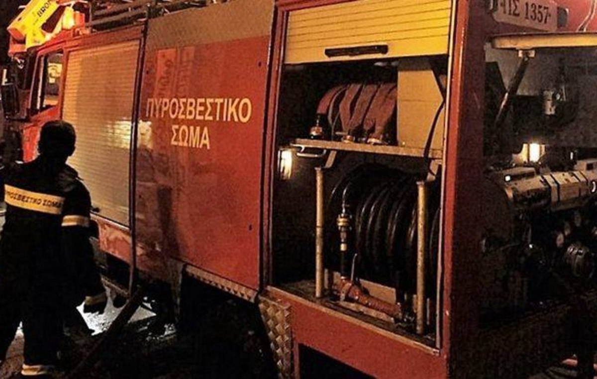 Φωτιά σε ΙΧ στην Πατησίων – Με δυσκολία η κίνηση των οχημάτων