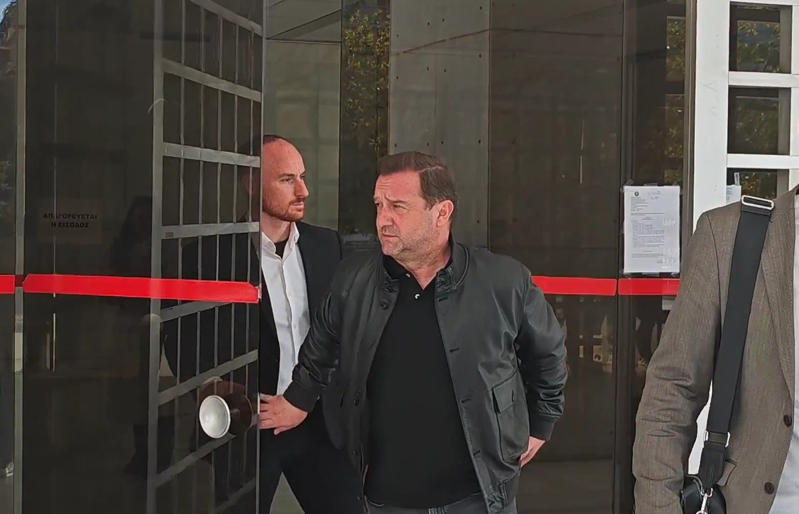 Νίκος Πλακιάς: «Υπαίτιος ο Καραμανλής για τη δολοφονία 57 ψυχών» δήλωσε έξω από τον Άρειο Πάγο