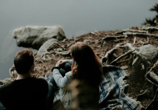 Αυτός, αυτή και ο χωρισμός: Ποιος πονάει περισσότερο τελικά;