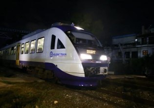 Σύγκρουση αμαξοστοιχίας του Προαστιακού με μοτοσυκλέτα στη Λένορμαν – Εγκατέλειψε το σημείο ο οδηγός της μηχανής