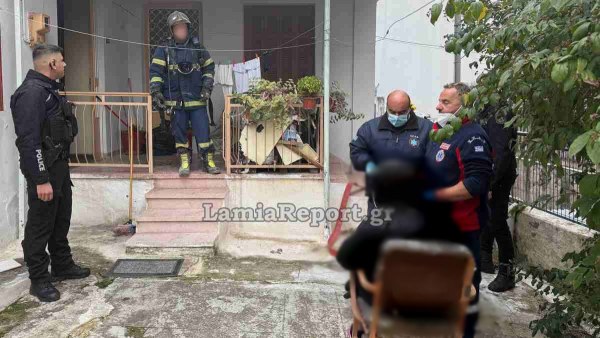 Λαμία: Δραματική διάσωση ηλικιωμένης από το σπίτι της που έπιασε φωτιά – Την απεγκλώβισαν αστυνομικοί