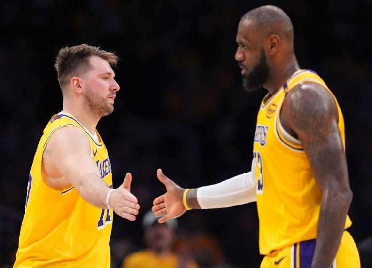 Έτοιμος να «ανεβάσει ρυθμούς» ο ΛεΜπρόν Τζέιμς – Πότε θα επιστρέψει στα παρκέ