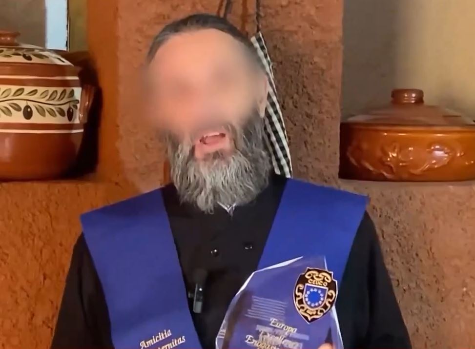 Το παρελθόν του ψευτοϊερέα που κατηγορείται για συμμετοχή σε κύκλωμα ναρκωτικών