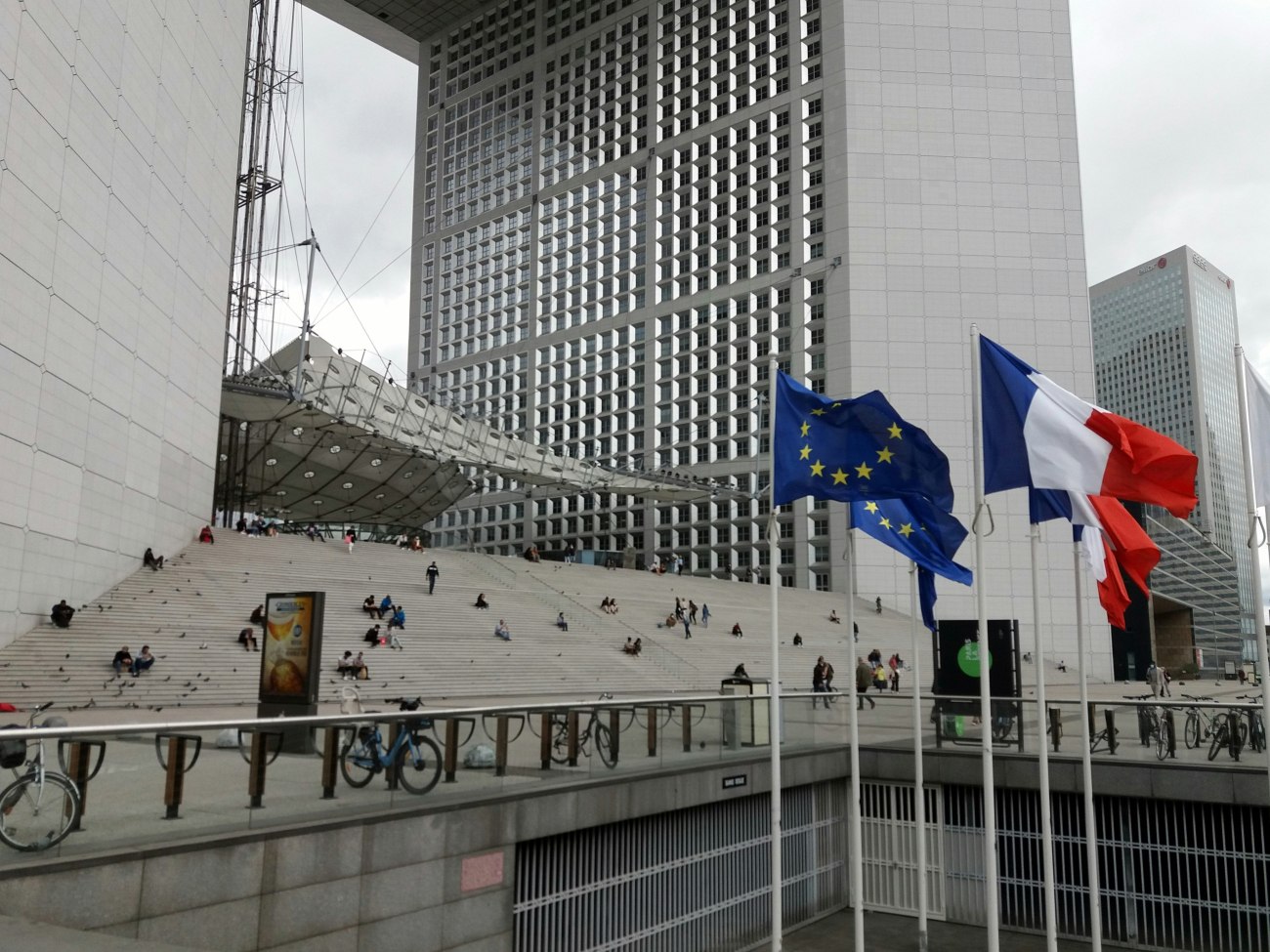 Le Monde: Η Ελλάδα βοήθησε τη Γαλλία να… ισοσκελίσει τον προϋπολογισμό της – Αποπληρώνοντας δάνειο του 2010