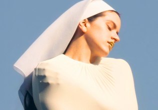 Rosalia: Εξυμνείται από το Βατικανό, εκθρονίζει τους πάντες, κάνει ρεκόρ – Είναι το LUX το άλμπουμ της χρονιάς;