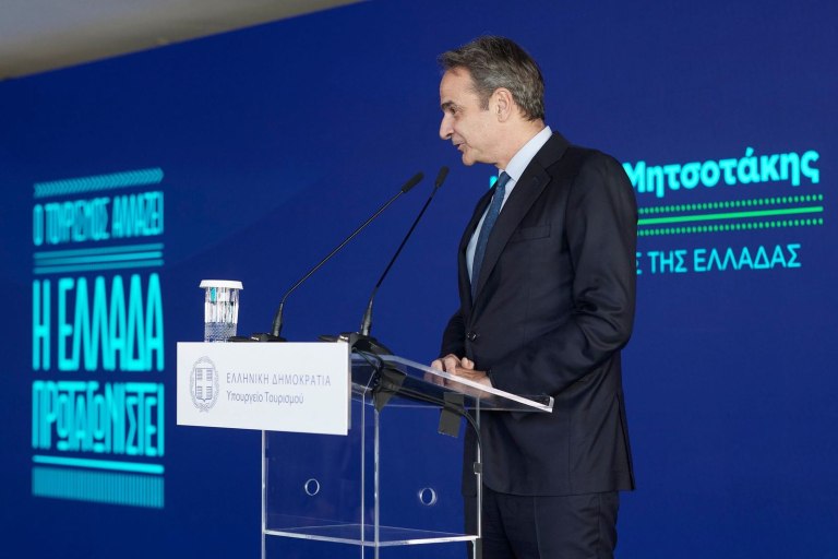 Κυβέρνηση: Φοράει «φιλεργατικό» προσωπείο, αλλά δίνει πολύ λίγα, πολύ αργά και… εξαναγκασμένα