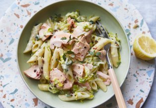 Συνταγή: Ζυμαρικά με σολομό και μπρόκολο