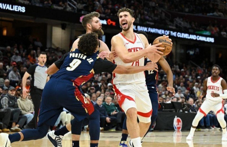 Ο Σενγκούν οδήγησε ξανά τους Ρόκετς, νίκη με buzzer beater του Βούτσεβιτς για τους Μπουλς