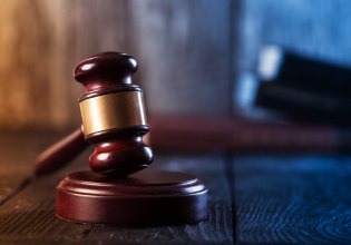 Ποινική δίωξη για 5 κακουργήματα στους 44 που παρίσταναν τους υπαλλήλους του ΔΕΔΔΗΕ και λογιστές