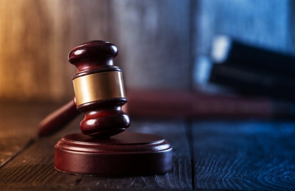 Ποινική δίωξη για 5 κακουργήματα στους 44 που παρίσταναν τους υπαλλήλους του ΔΕΔΔΗΕ και λογιστές