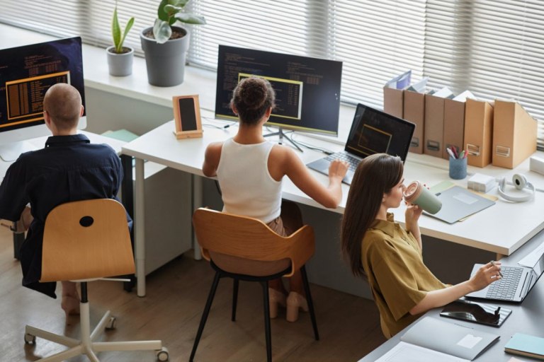 Gen Z: Γιατί η εργασία για την συγκεκριμένη γενιά είναι πλέον πιο καταθλιπτική από την ανεργία