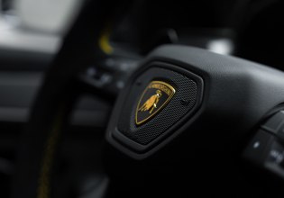 Συνελήφθη γνωστός επιχειρηματίας για υπερβολική ταχύτητα – Έτρεχε με 216 χλμ στη λεωφόρο Βουλιαγμένης