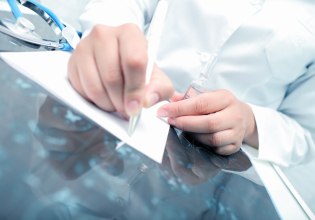 ΕΟΠΥΥ: Παράνομες συνταγογραφήσεις 12 εκατ. ευρώ – Στο στόχαστρο 30 γιατροί και 62 φαρμακεία