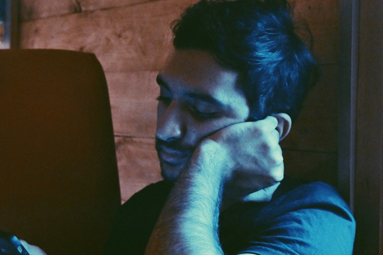 Τα social media σκοτώνουν την πλήξη – Και μαζί τη σπίθα της φαντασίας