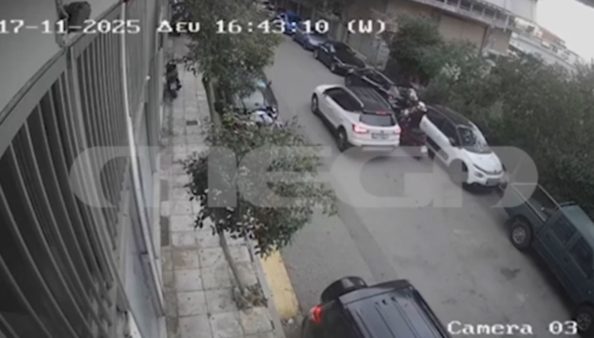 Νέο βίντεο ντοκουμέντο από το Νέο Κόσμο: Η στιγμή που ο 58χρονος ψεκάζει με σπρέι τον 29χρονο