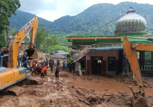 Ινδονησία: 8 νεκροί εξαιτίας πλημμυρών στη Σουμάτρα