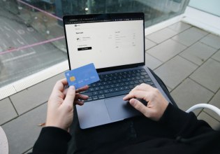 Σε ποια περιοχή της Ελλάδας 2 στους 3 καταναλωτές αγοράζουν online