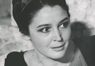 Άννα Συνοδινού: Κάθε άλλο παρά μια μπογιατισμένη θεατρίνα