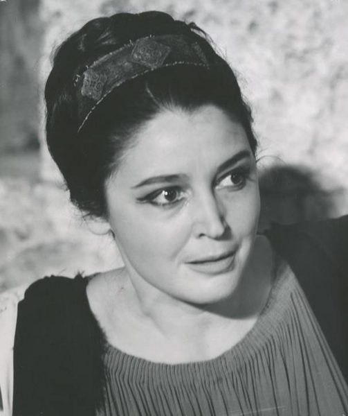 Άννα Συνοδινού: Κάθε άλλο παρά μια μπογιατισμένη θεατρίνα