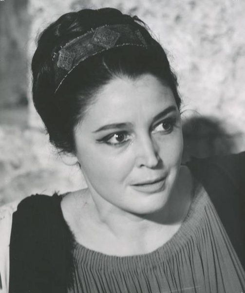 Άννα Συνοδινού: Κάθε άλλο παρά μια μπογιατισμένη θεατρίνα