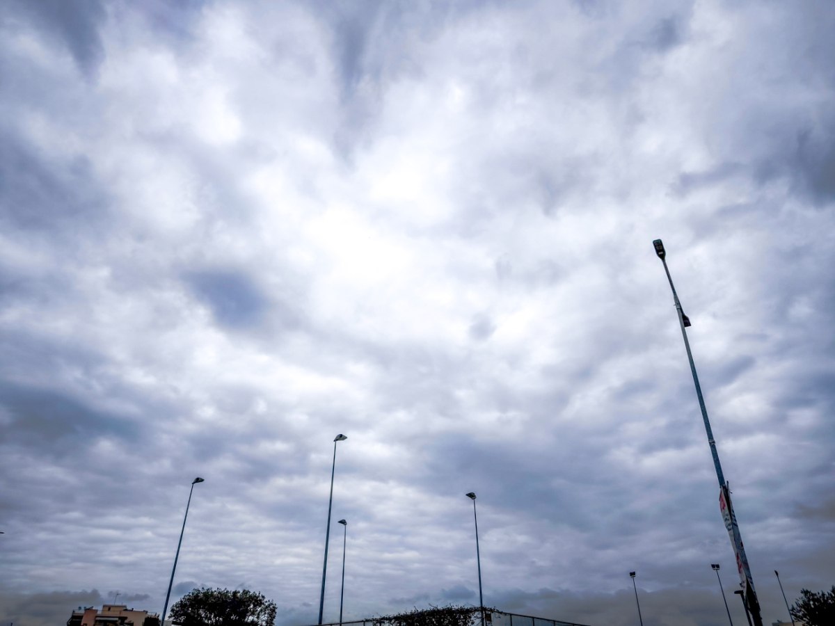 Καιρός: Άνοδος της θερμοκρασίας και τοπικές βροχές το Σάββατο