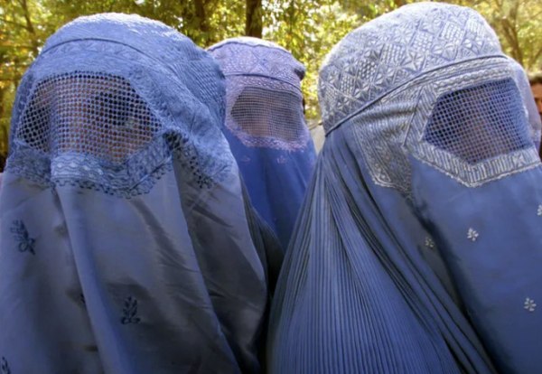 Οι γυναίκες από την οπτική των Ταλιμπάν – Βαρβαρότητα θεμελιωμένη σε ένα ψέμα