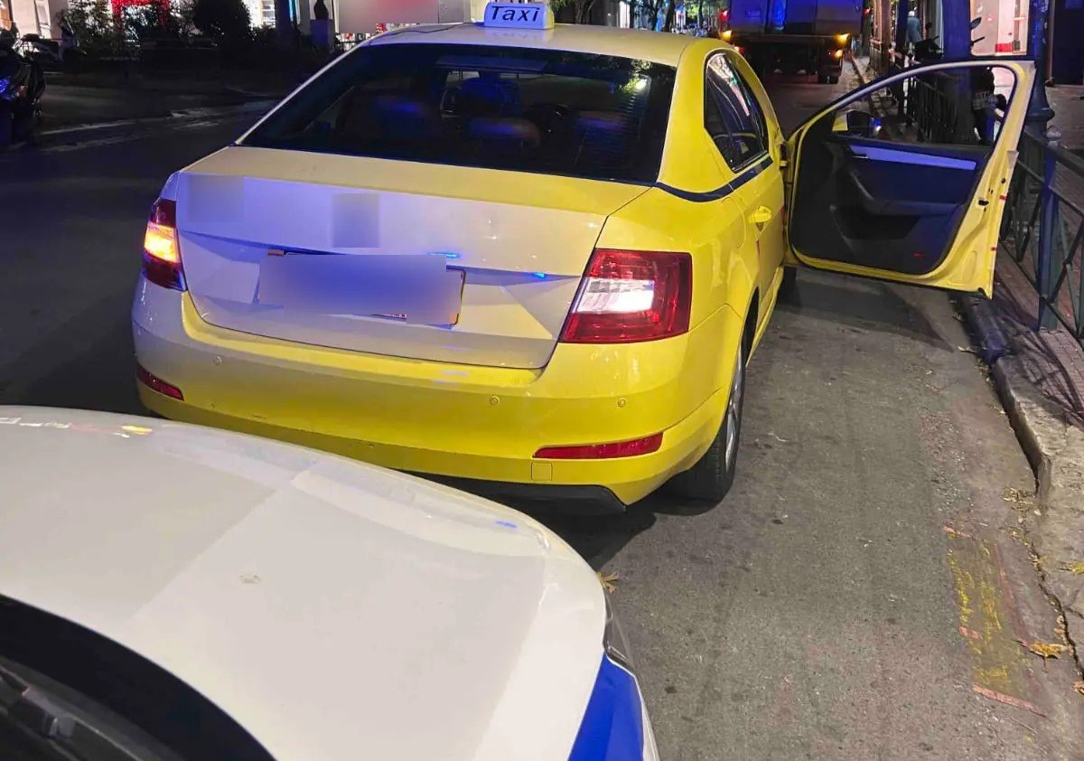 Συνελήφθησαν δύο οδηγοί ταξί με πλαστές άδειες κυκλοφορίας – Ο ένας εντοπίστηκε να παραβιάζει κόκκινο φανάρι