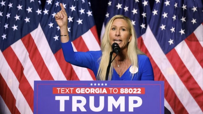 Ο Τραμπ αποκήρυξε την πιστή του, αλλά «παραστρατημένη», βουλευτή Μάρτζορι Τέιλορ Γκριν