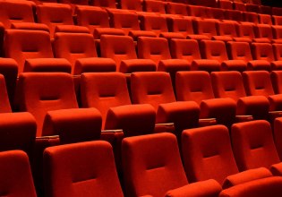 Ένωση Θεατρικών Παραγωγών σε ΣΕΗ: Δεν αρνηθήκαμε τη Συλλογική Σύμβαση Εργασίας, πρέπει ωστόσο να ισχύει για όλους