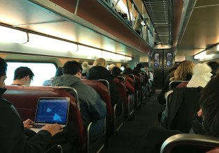 Ηνωμένο Βασίλειο: Τι σχέση μπορεί να έχει η «Φόρμουλα 1» με την αύξηση της ταχύτητας του Wi-Fi στα τρένα