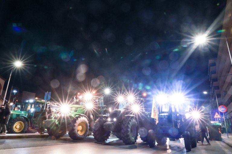 Μπλόκα αποφάσισαν οι αγρότες – Το κλίμα μυρίζει «μπαρούτι»