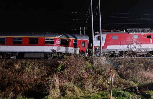 Σύγκρουση τρένων στη Σλοβακία – Δεκάδες τραυματίες, 18 στο νοσοκομείο