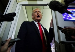 Ο Τραμπ χαρακτηρίζει «τρομοκρατική» ενέργεια την ένοπλη επίθεση στους εθνοφρουρούς και κατηγορεί τον Μπάιντεν