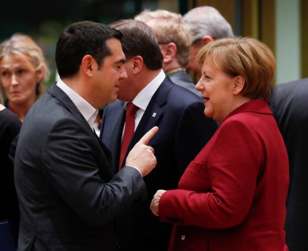 Η αγωνία της Μέρκελ όταν ο Τσίπρας της ανακοίνωσε ότι θα προχωρήσει σε δημοψήφισμα
