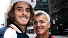 Πατέρας Τσιτσιπά: «Εγώ οδηγούσα με 213 χλμ» – Η απάντηση της Τροχαίας μετά το πρόστιμο